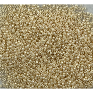 TOHO Seedbeads 15/0,  NR 123 Creme Opaque Lyster CA 10 GRAM