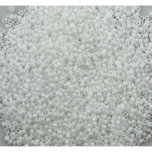TOHO Seedbeads 15/0, NR 81 Vit Opaque CA 10 GRAM