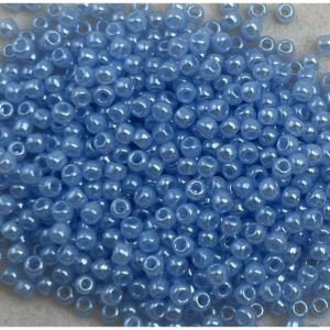 TOHO Seedbeads 9/0, Ljus Blå Pärlemo  NR 523