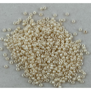 TOHO Seedbeads 11/0,  NR 123  Creme Opaque Lyster