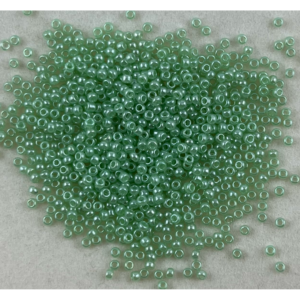 TOHO Seedbeads 11/0,  NR  144   Ljus Grön Pärlemo