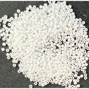 TOHO Seedbeads 11/0, Vit Opaque  NR 81